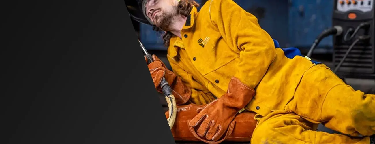 welder-wears-284091-1750831359